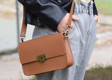 How to Keep a Leather Purse Fresh