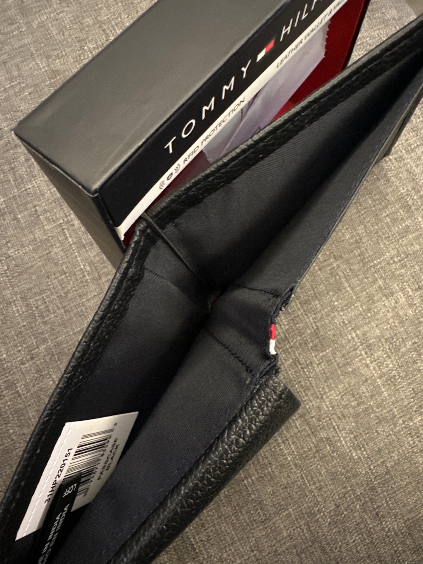 Tommy Hilfiger Men Wallet in Box