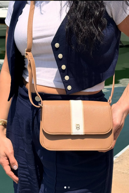 Tommy Hilfiger Crossbody in Beige