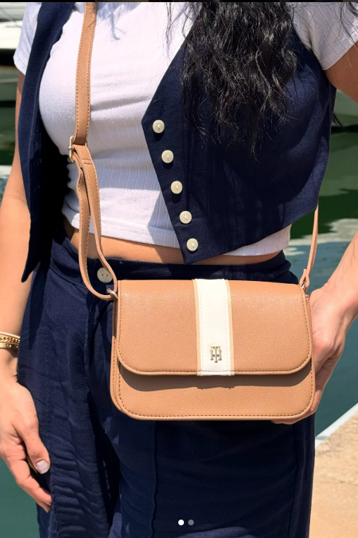 Tommy Hilfiger Crossbody in Beige